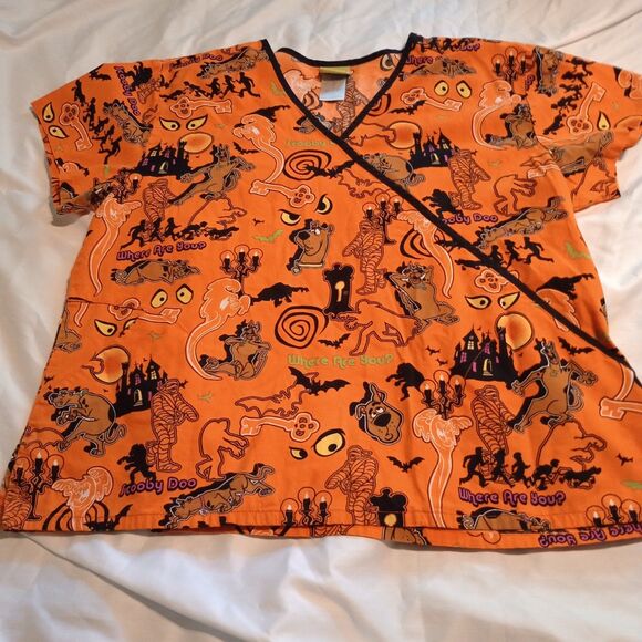 Lot of 2 Halloween Women's Scrub Tops Disney & Scooby-Doo Sz L Holiday Fun - Picture 2 of 11